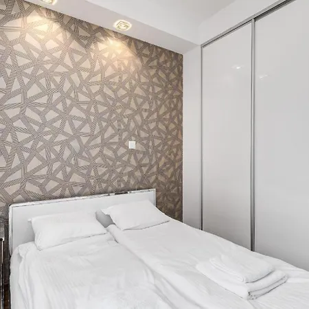Obrzezna 1a By Nyx Apartman Varsó